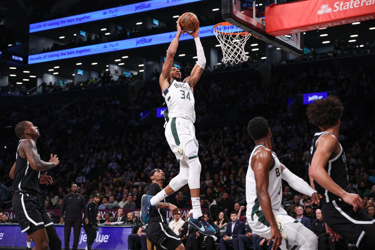 Milwaukee Bucks forward Giannis Antetokounmpo (34) goes up for a dunk during the second half against the Brooklyn Nets