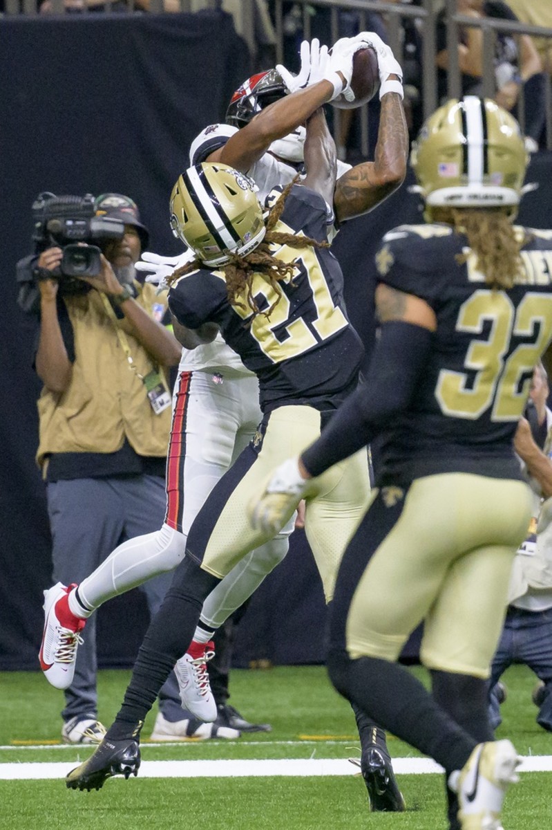 Tampa Bay Buccaneers wide receiver Trey Palmer (10) catches a touchdown despite close coverage from New Orleans Saints cornerback Isaac Yiadom (27). Mandatory Credit: Matthew Hinton-USA TODAY Sports