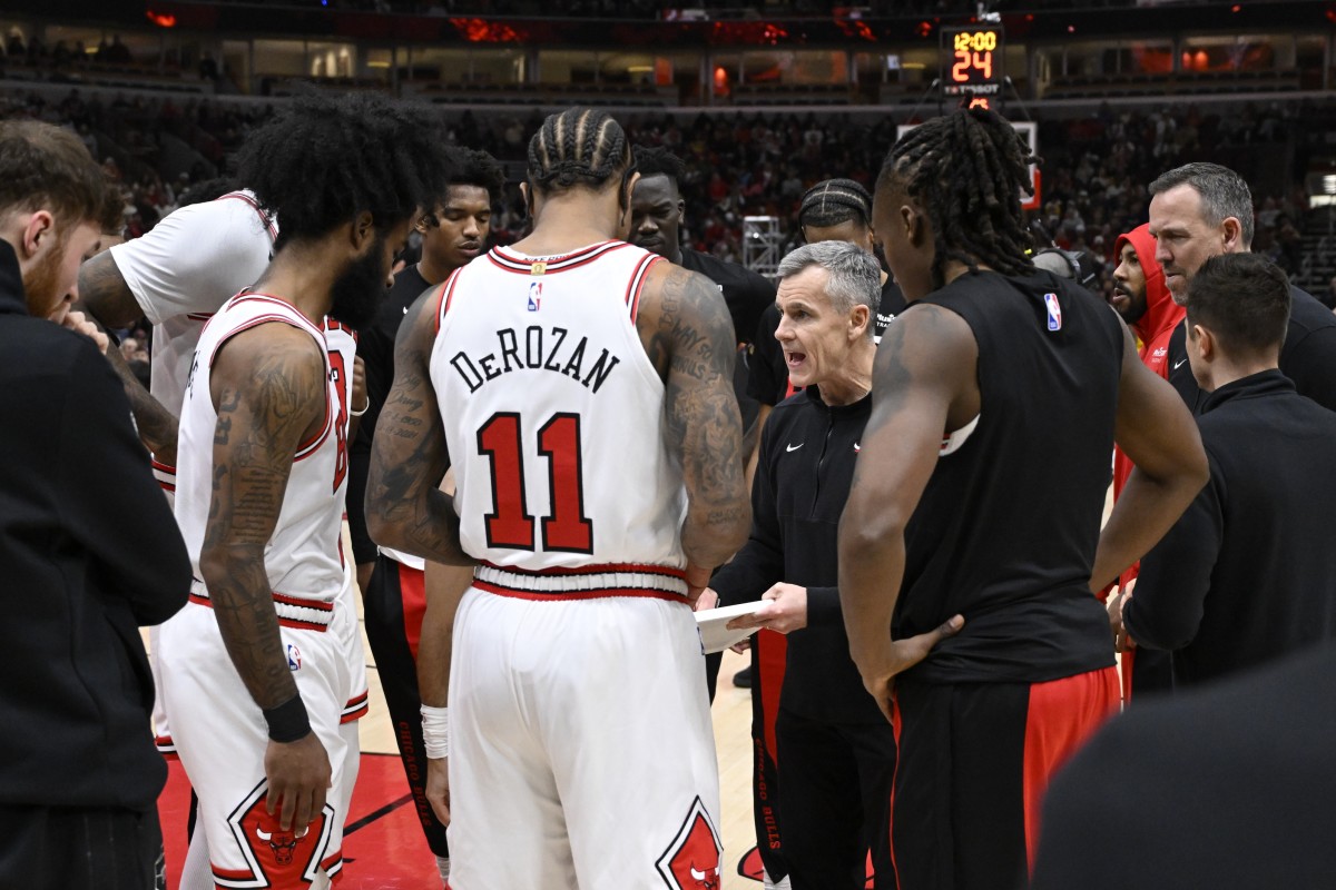 December 28, 2023; Chicago Bulls head coach Billy Donovan talks with the team before the game against the Indiana Pacers at United Center