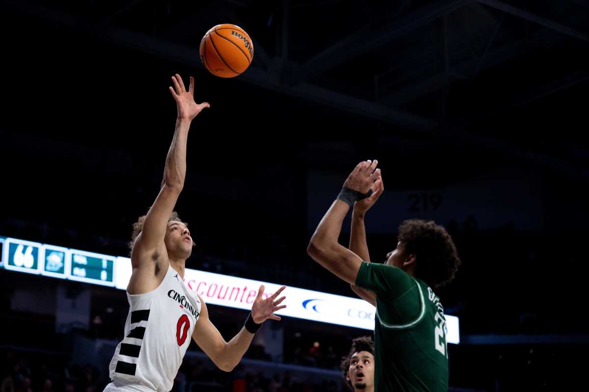 Cincinnati Men's Basketball Enters Evansville Matchup as 17.5Point