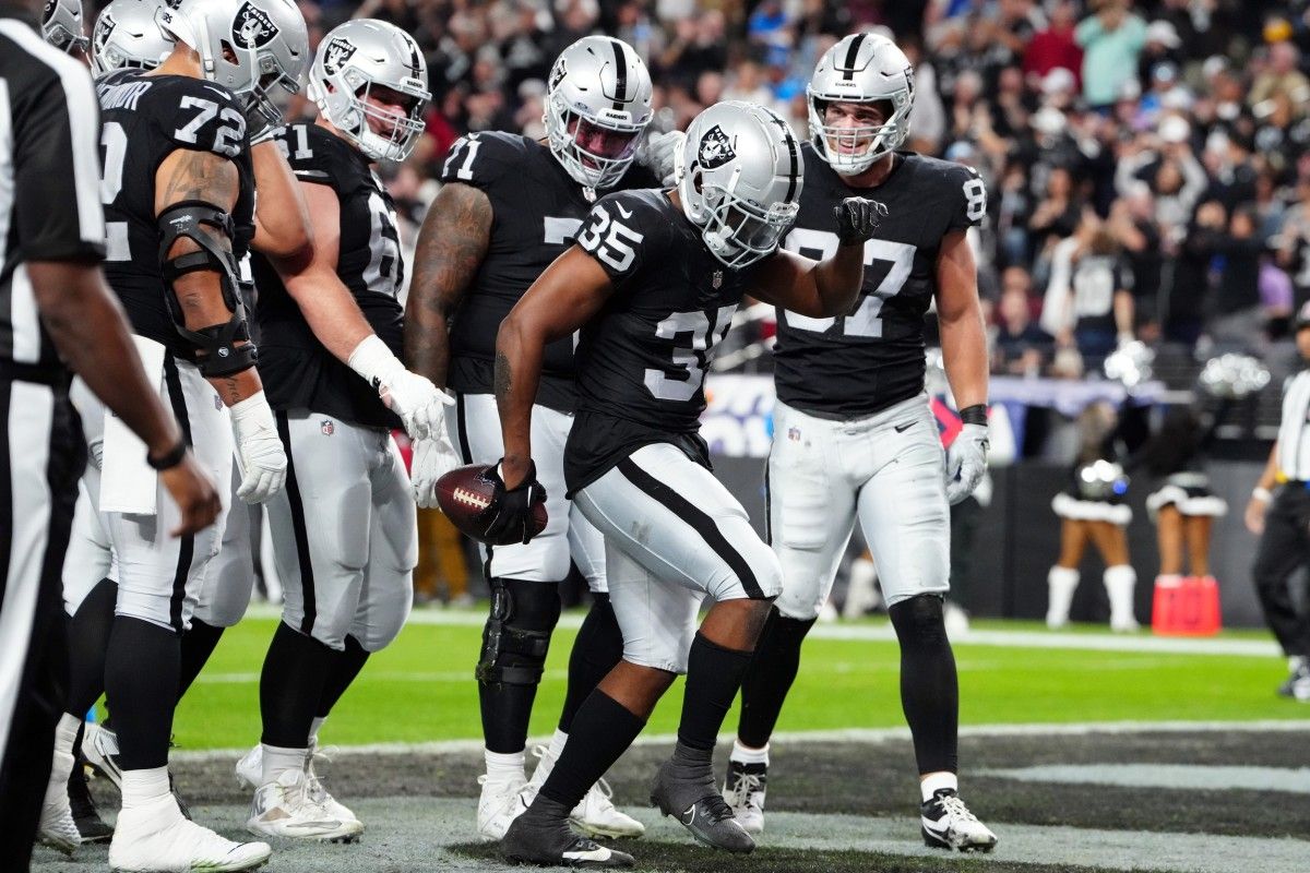 Las Vegas Raiders running back Zamir White is looking to have another big game against the Indianapolis Colts.