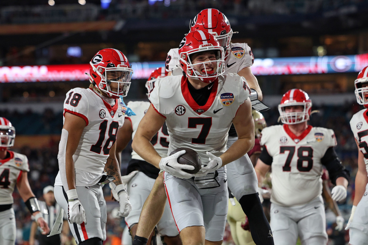 Dec 30, 2023; Miami Gardens, FL, USA; Georgia Bulldogs tight end Lawson Luckie (7) reacts after scoring a touchdown against the Florida State Seminoles during the second half in the 2023 Orange Bowl at Hard Rock Stadium. © Nathan Ray Seebeck-USA TODAY Sports