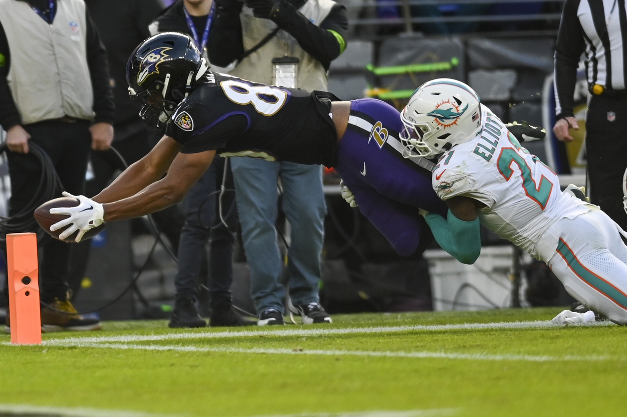 Ravens tight end Isaiah Likely stretches across the goal line to score a touchdown against the Dolphins in Week 17.