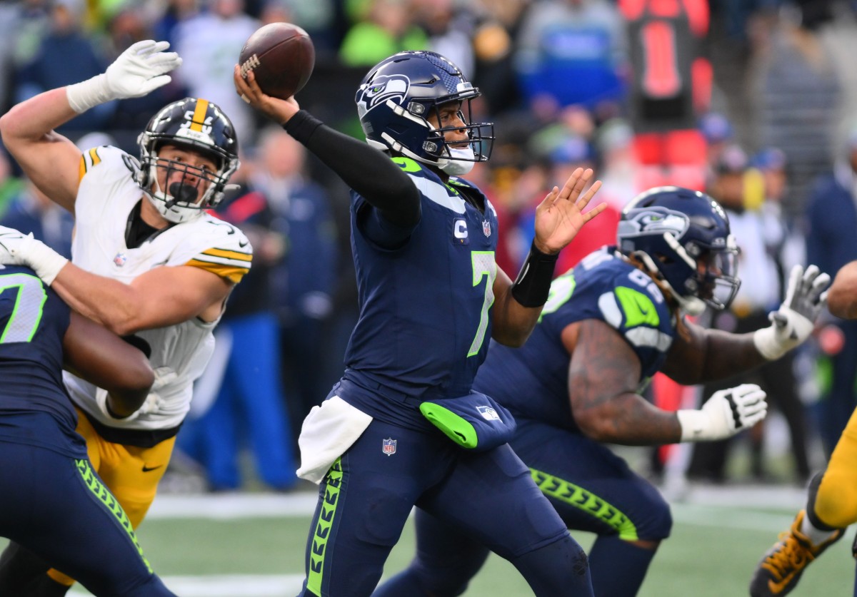 Seattle Seahawks quarterback Geno Smith (7) passes the ball against the Pittsburgh Steelers during the second half at Lumen Field.