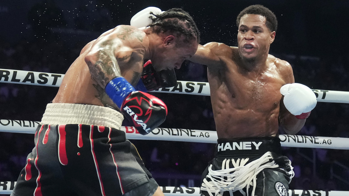 Devin Haney throws a punch at Regis Prograis.