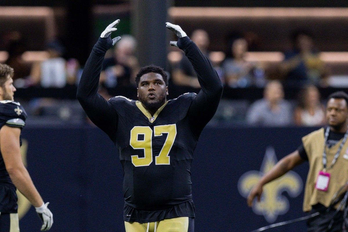 Malcolm Roach leads the Who Day chant before a game.