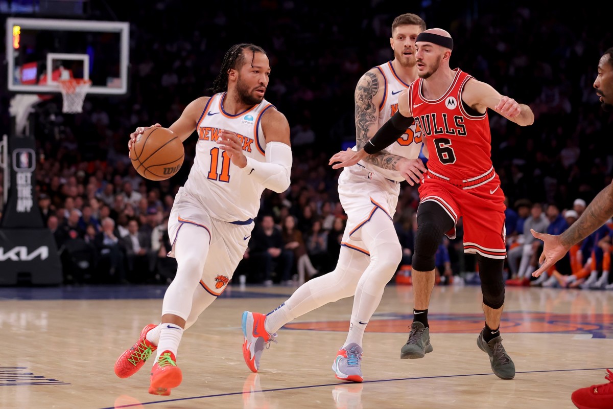 New York Knicks guard Jalen Brunson (11) drives to the basket against Chicago Bulls guard Alex Caruso (6) during the first quarter at Madison Square Garden.