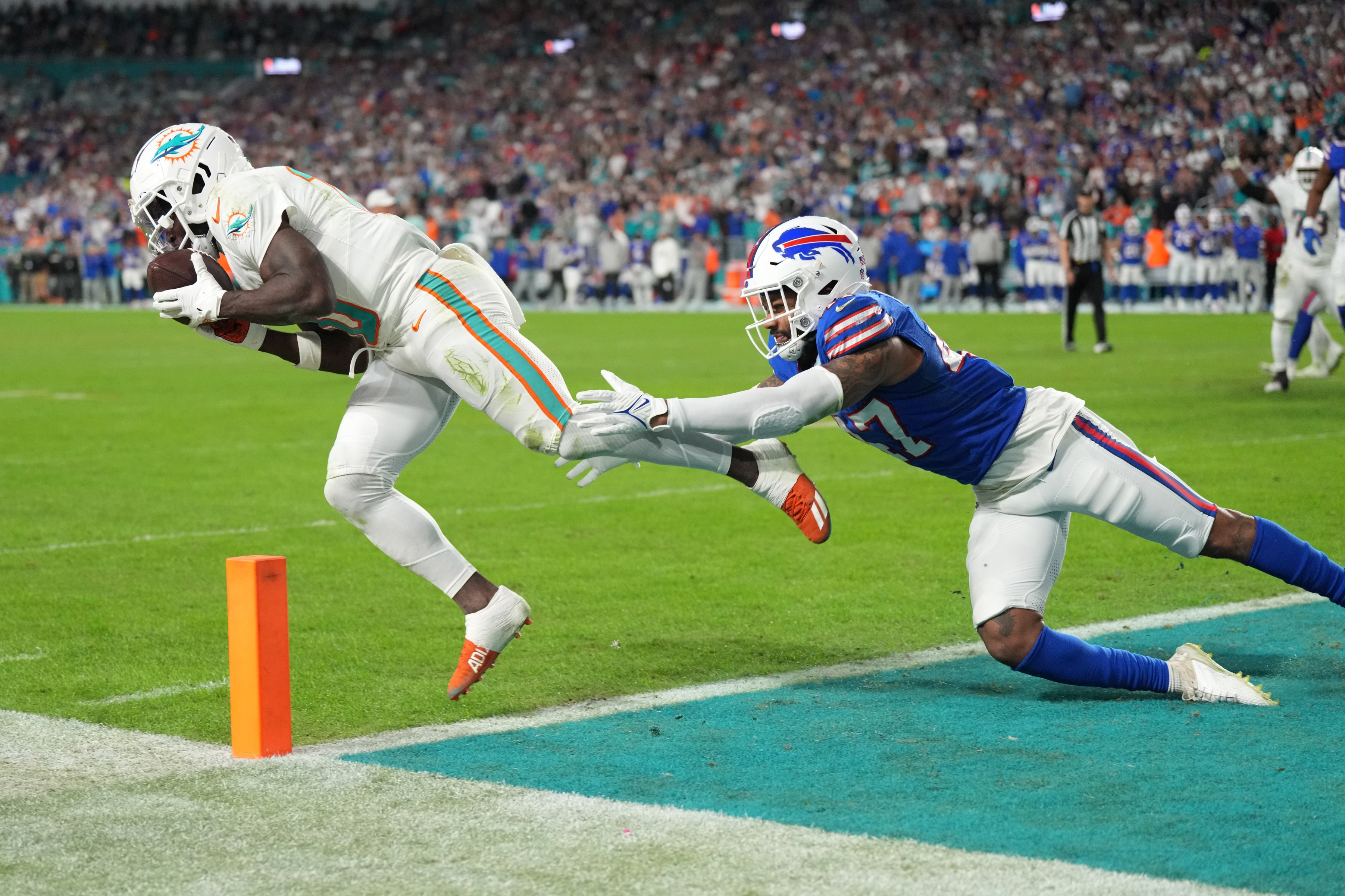 Dolphins receiver Tyreek Hill scored a touchdown against Buffalo but it wasn't enough to beat the Bills for the AFC East title in Week 18.