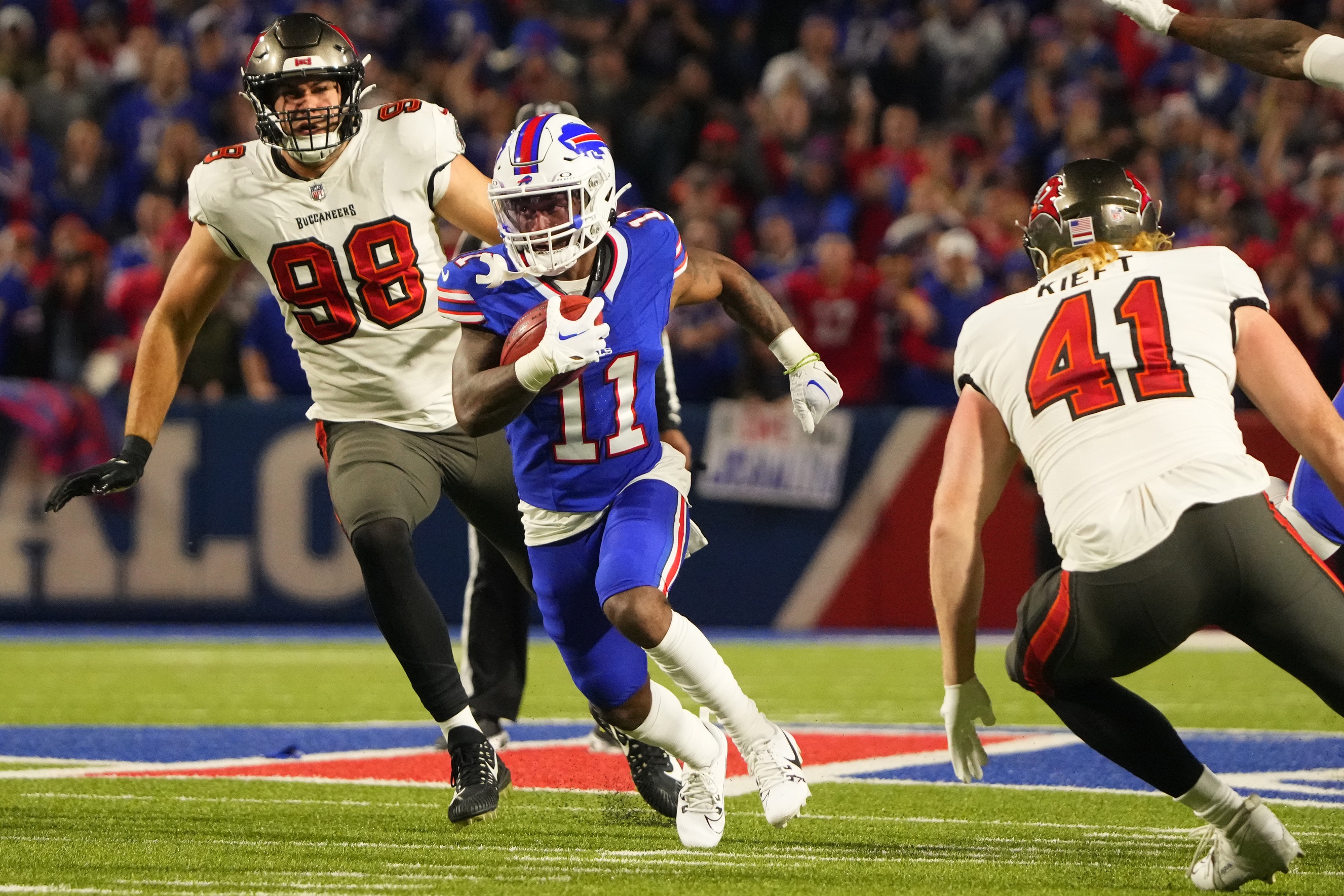 Buffalo Bills wide receiver Deonte Harty (11) returns a punt against the Tampa Bay Buccaneers during the first half at Highmark Stadium. 