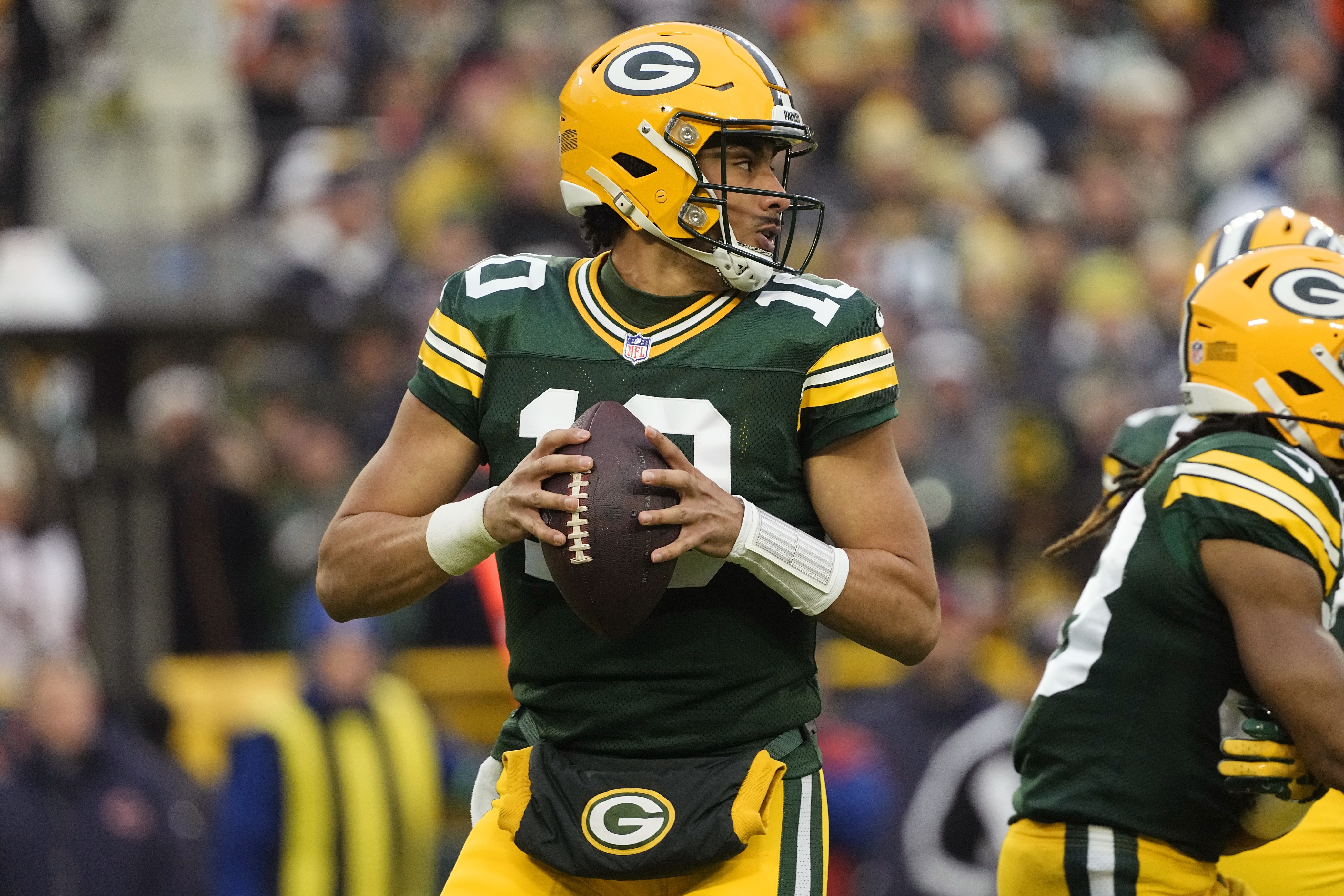 Packers quarterback Jordan Love completed 27 of 32 passes for 316 yards and two touchdowns to lead Green Bay past Chicago and into the NFC playoffs.