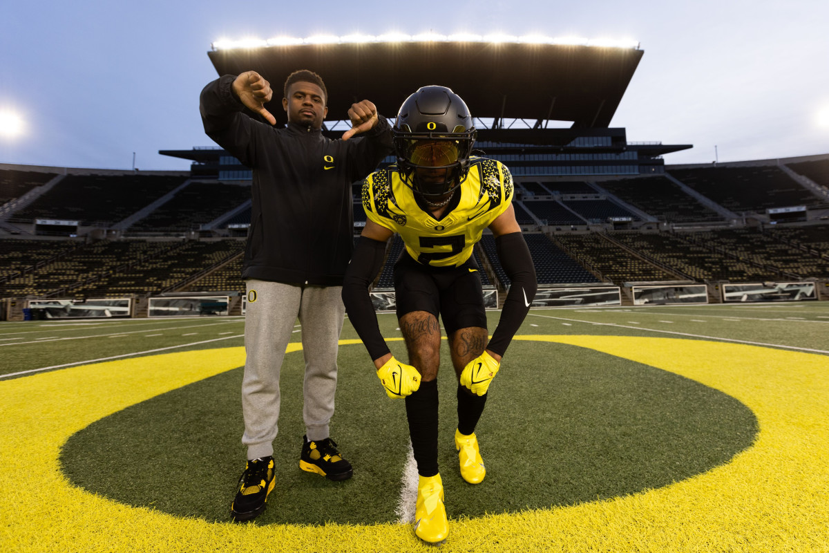 Antonio Parks and Kam Alexander on his official visit to Oregon.