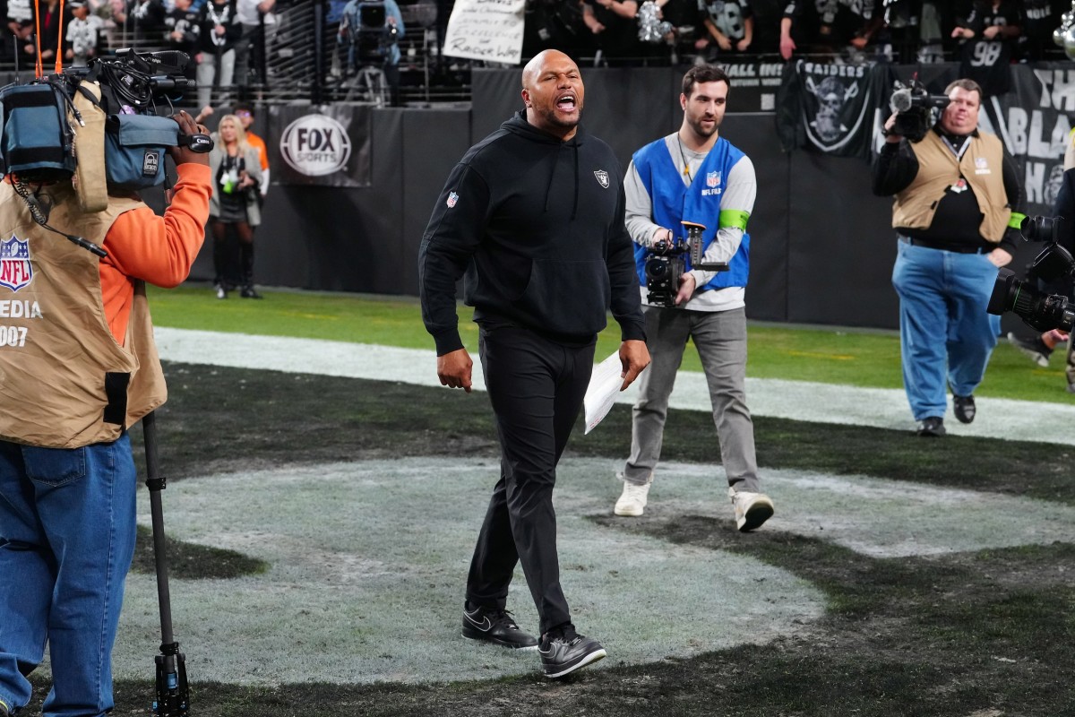 Las Vegas Raiders Coach Antonio Pierce continues to do things his way.