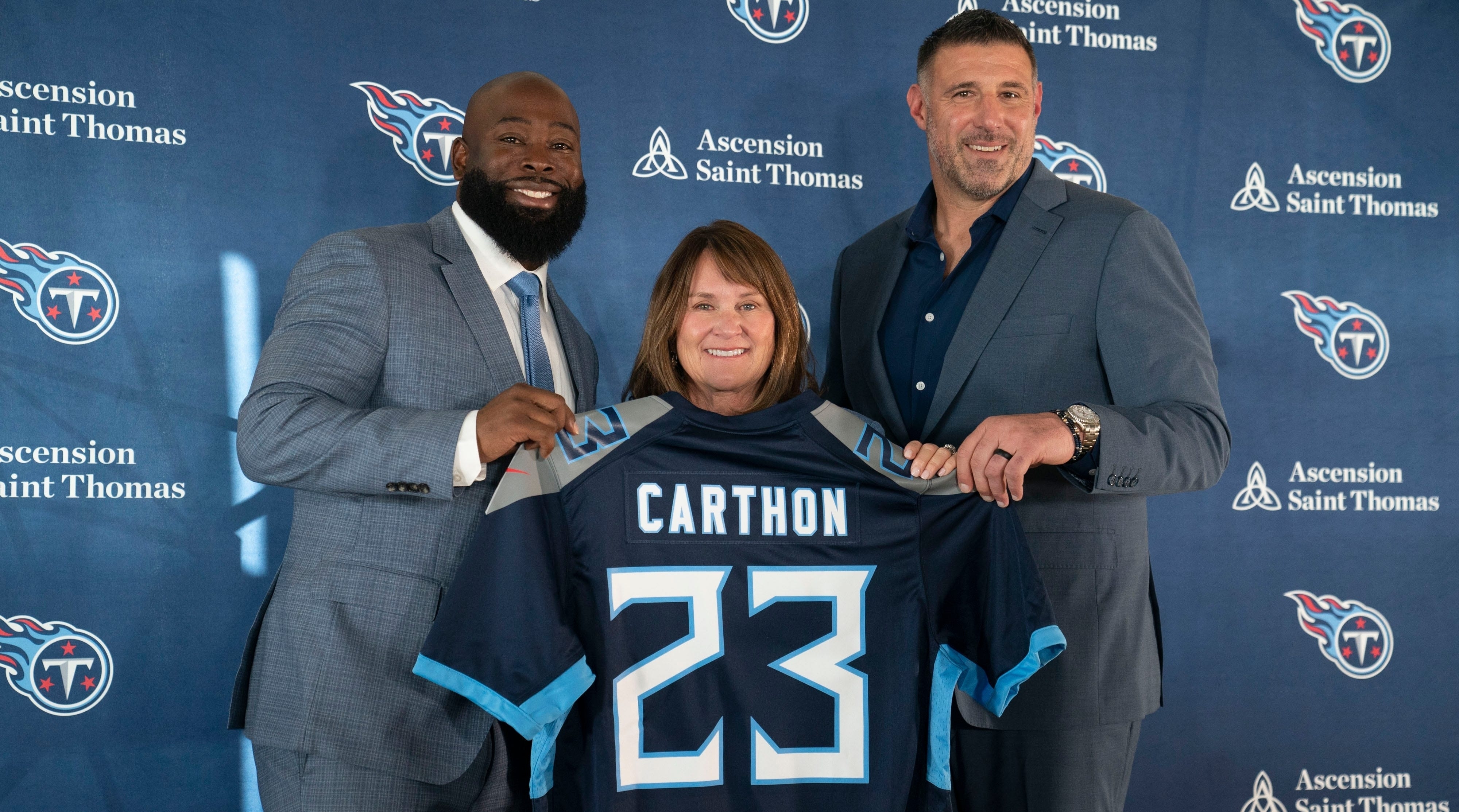 Tennessee Titans general manager Ran Carthon, left, poses with controlling owner Amy Adams Strunk and head coach Mike Vrabel during a press conference announcing Carthon's hiring.