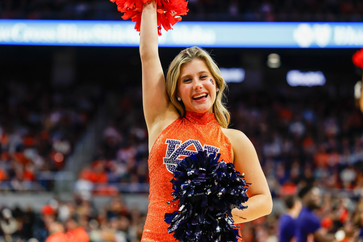 Auburn cheerleaders | Eric Starling/Auburn Daily