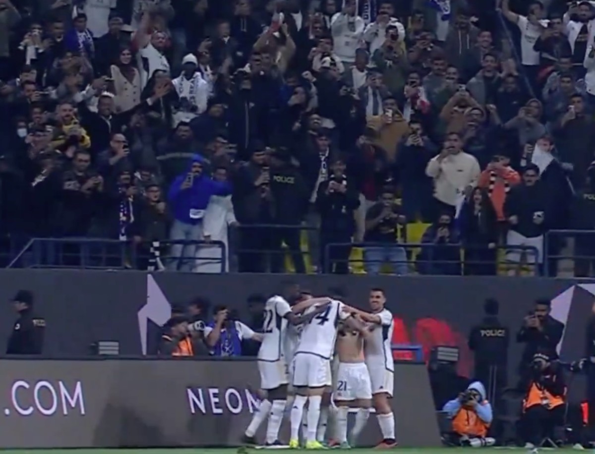 Real Madrid's players pictured celebrating after beating Atletico Madrid 5-3 in the semi-finals of the 2023/24 Supercopa de Espana