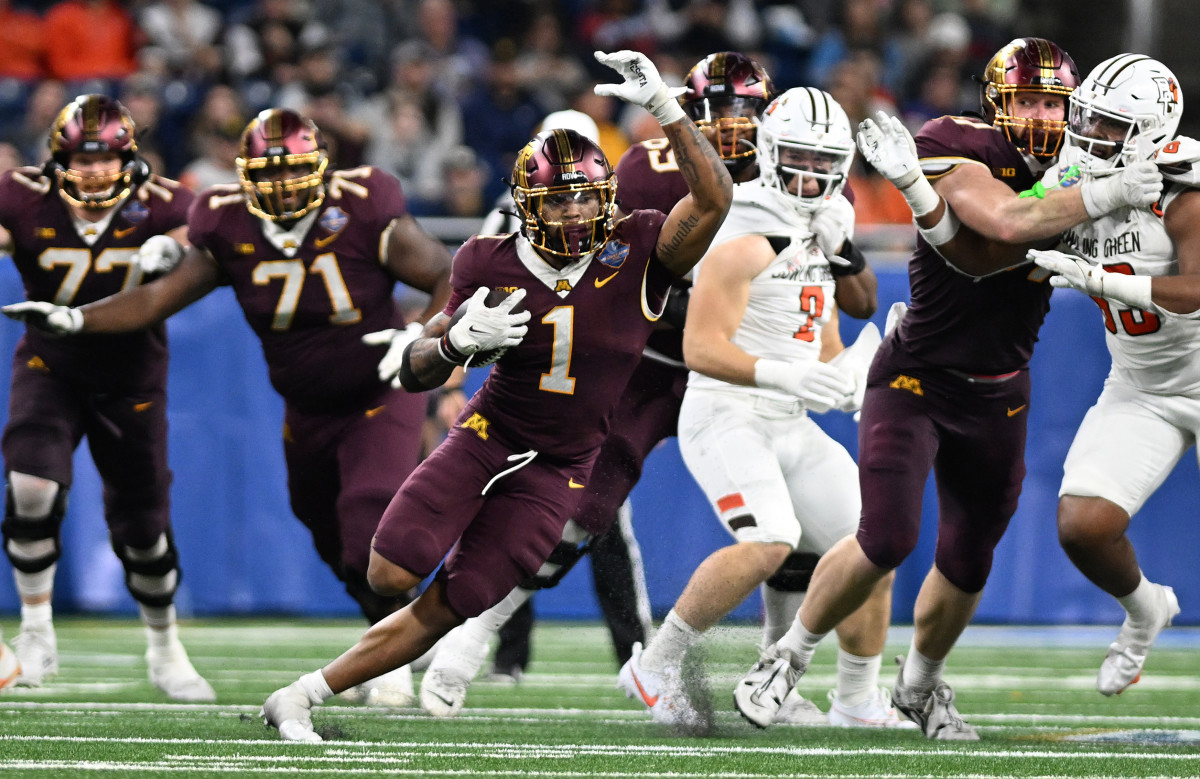 Minnesota running back Darius Taylor (1) runs the ball against Bowling Green in the third quarter at Ford Field in Detroit on Dec. 26, 2023.