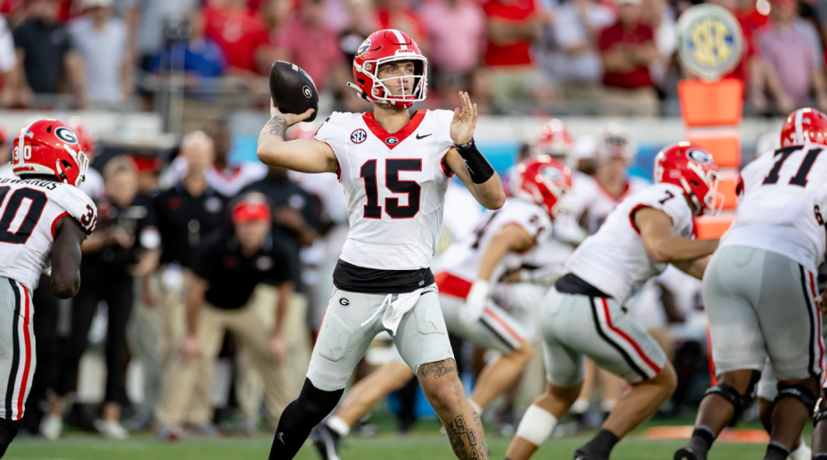Georgia quarterback Carson Beck sets to throw.