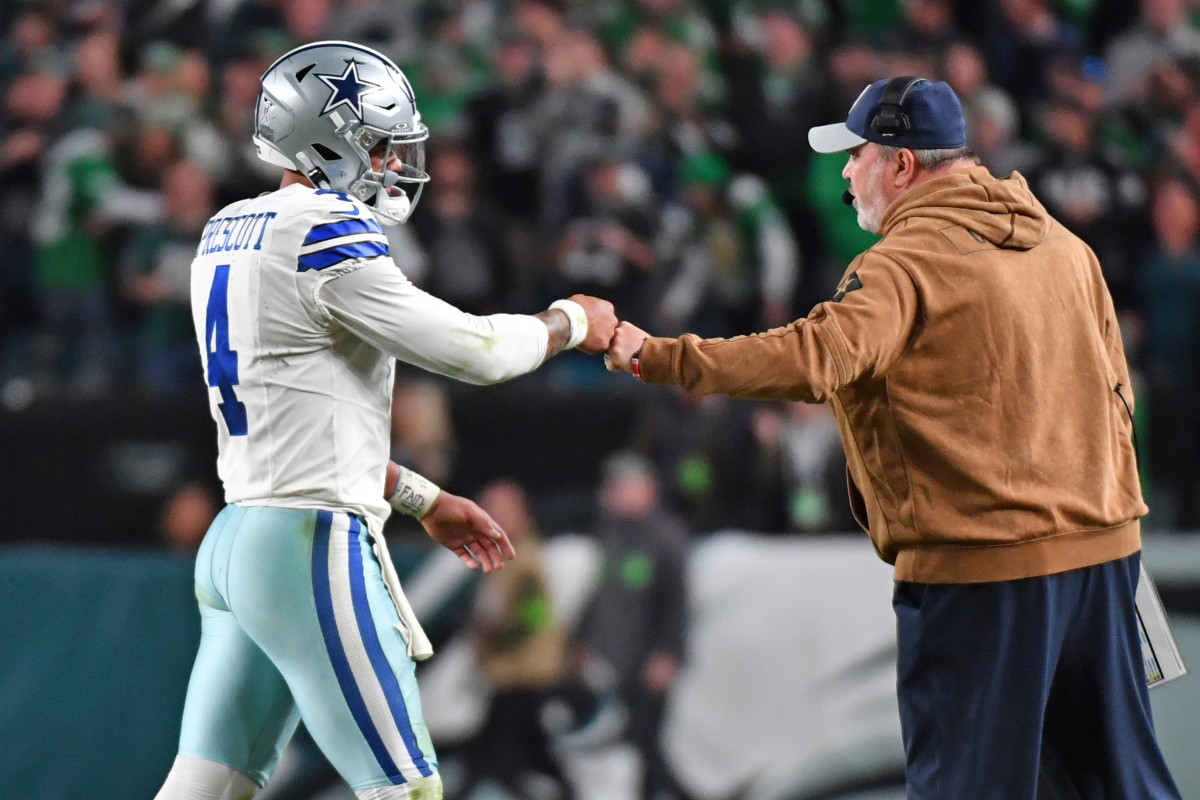 Dak Prescott fists bump Mike McCarthy