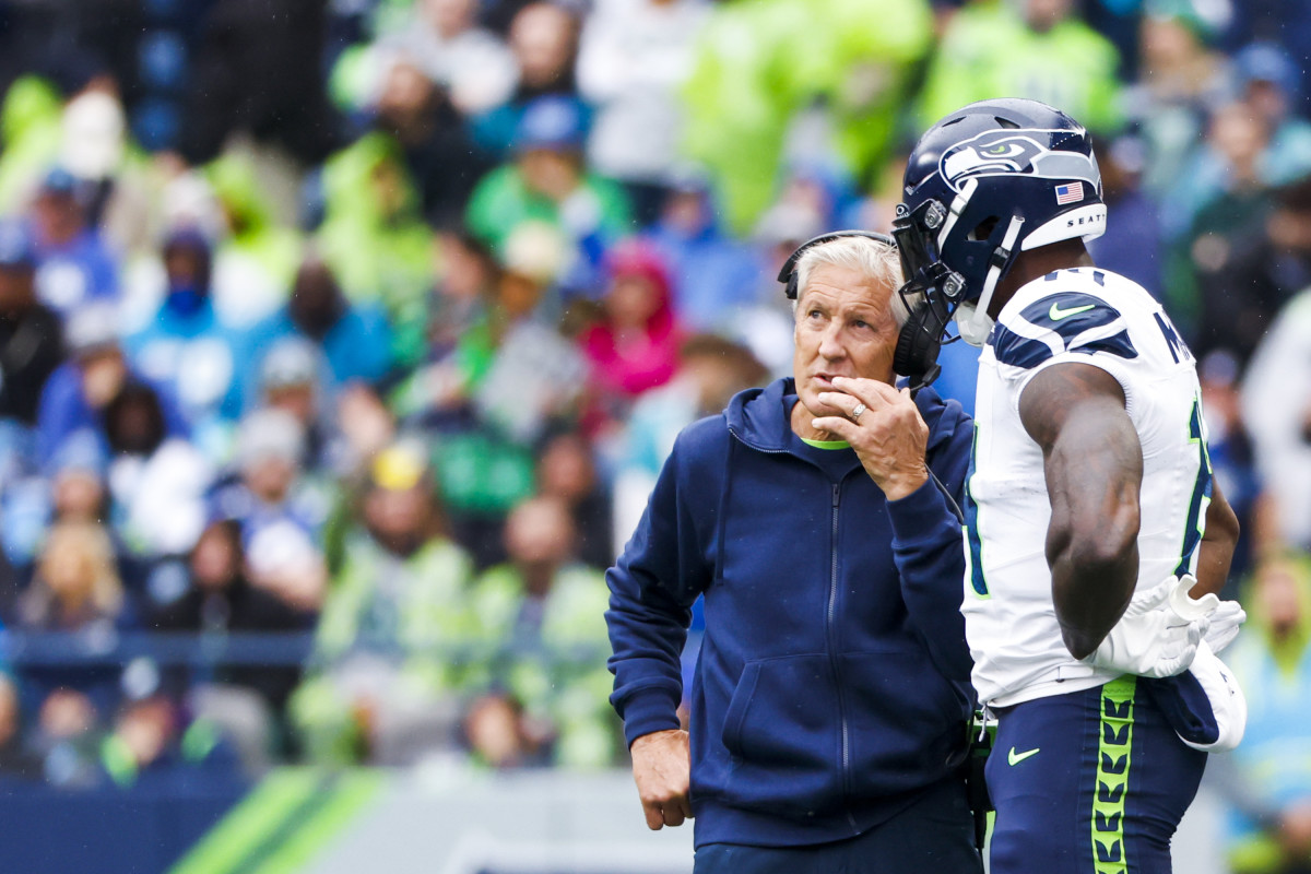 DK Metcalf talks to Pete carroll on the sideline