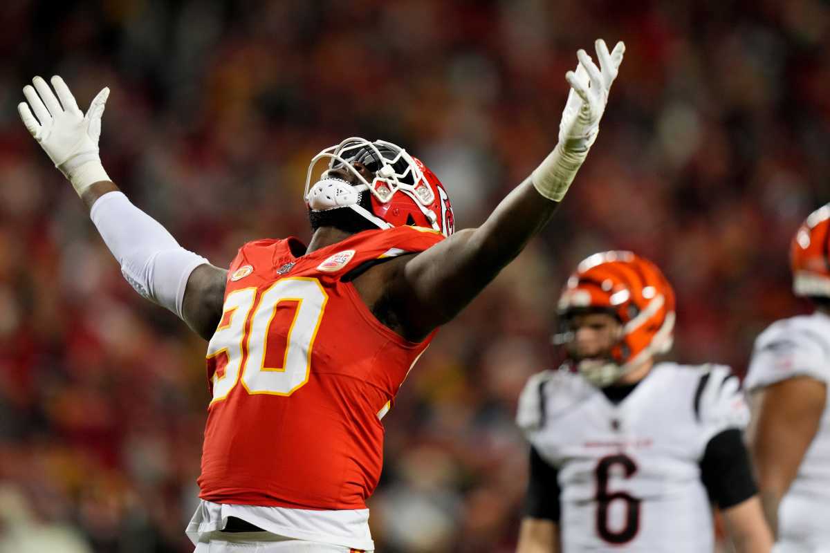 Kansas City Chiefs defensive end Charles Omenihu (90) celebrates a sack of Cincinnati Bengals quarterback Jake Browning (6), background, in the fourth quarter during a Week 17 NFL football game between the Cincinnati Bengals and the Kansas City Chiefs, Sunday, Dec. 31, 2023, at GEHA Field at Arrowhead Stadium in Kansas City, Mo. The Kansas City Chiefs won, 25-17.