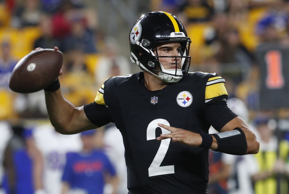 Pittsburgh Steelers quarterback Mason Rudolph (2) passes the ball against the Buffalo Bills during the fourth quarter at Acrisure Stadium. Pittsburgh won 27-15.