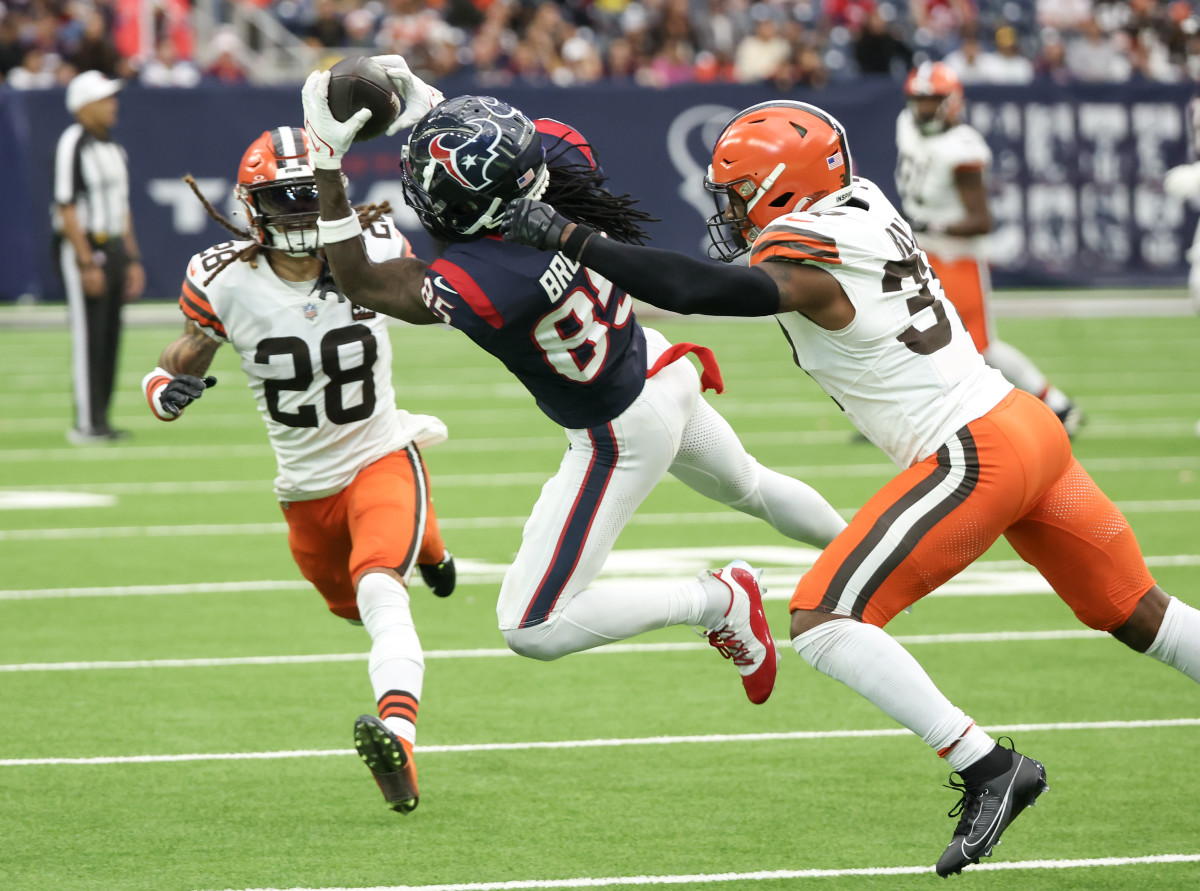 Houston Texans wide receiver Noah Brown (85) makes a catch against the Cleveland Browns in the second half at NRG Stadium.