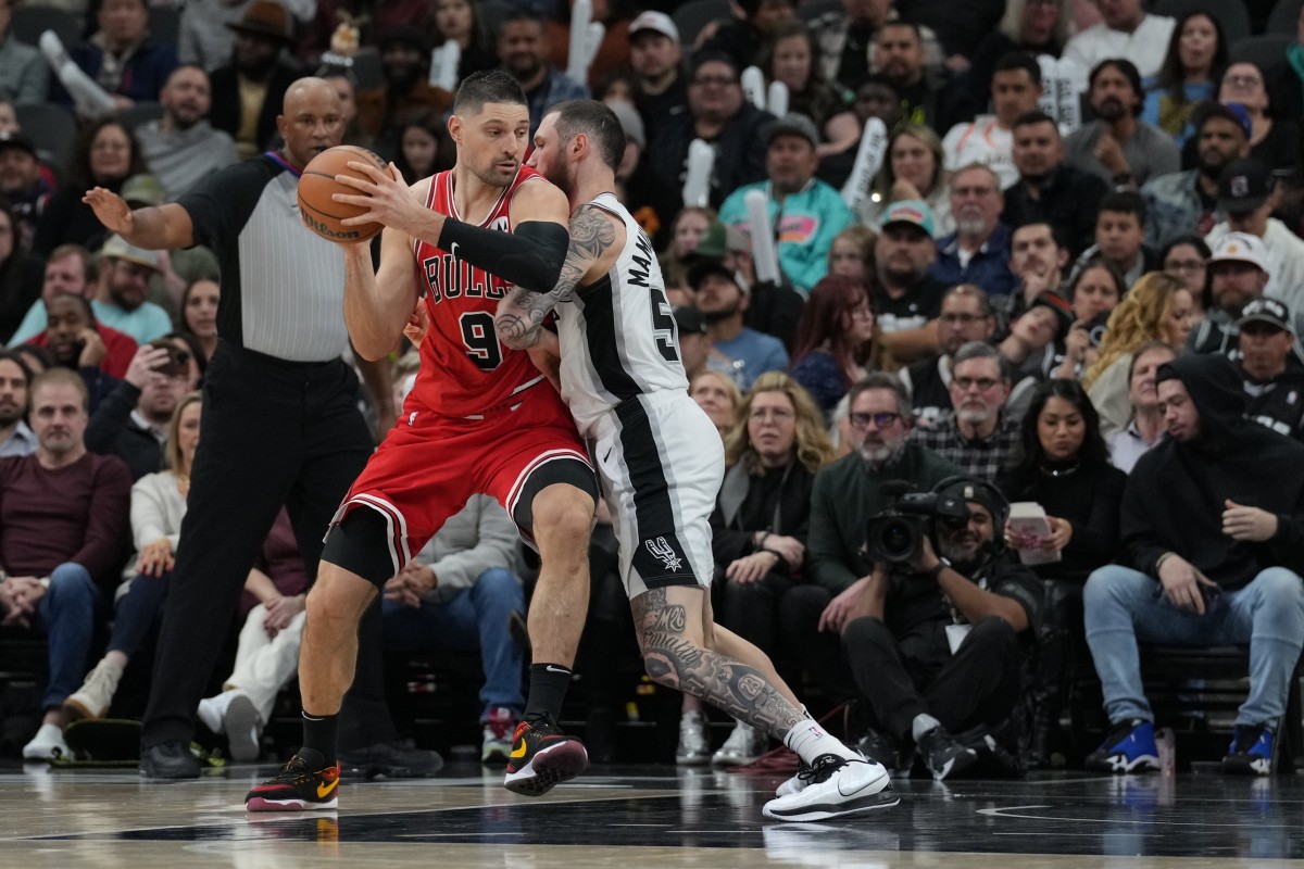 Chicago Bulls center Nikola Vucevic (9) backs in against San Antonio Spurs forward Sandro Mamukelashvili (54) in the second half at Frost Bank Center.