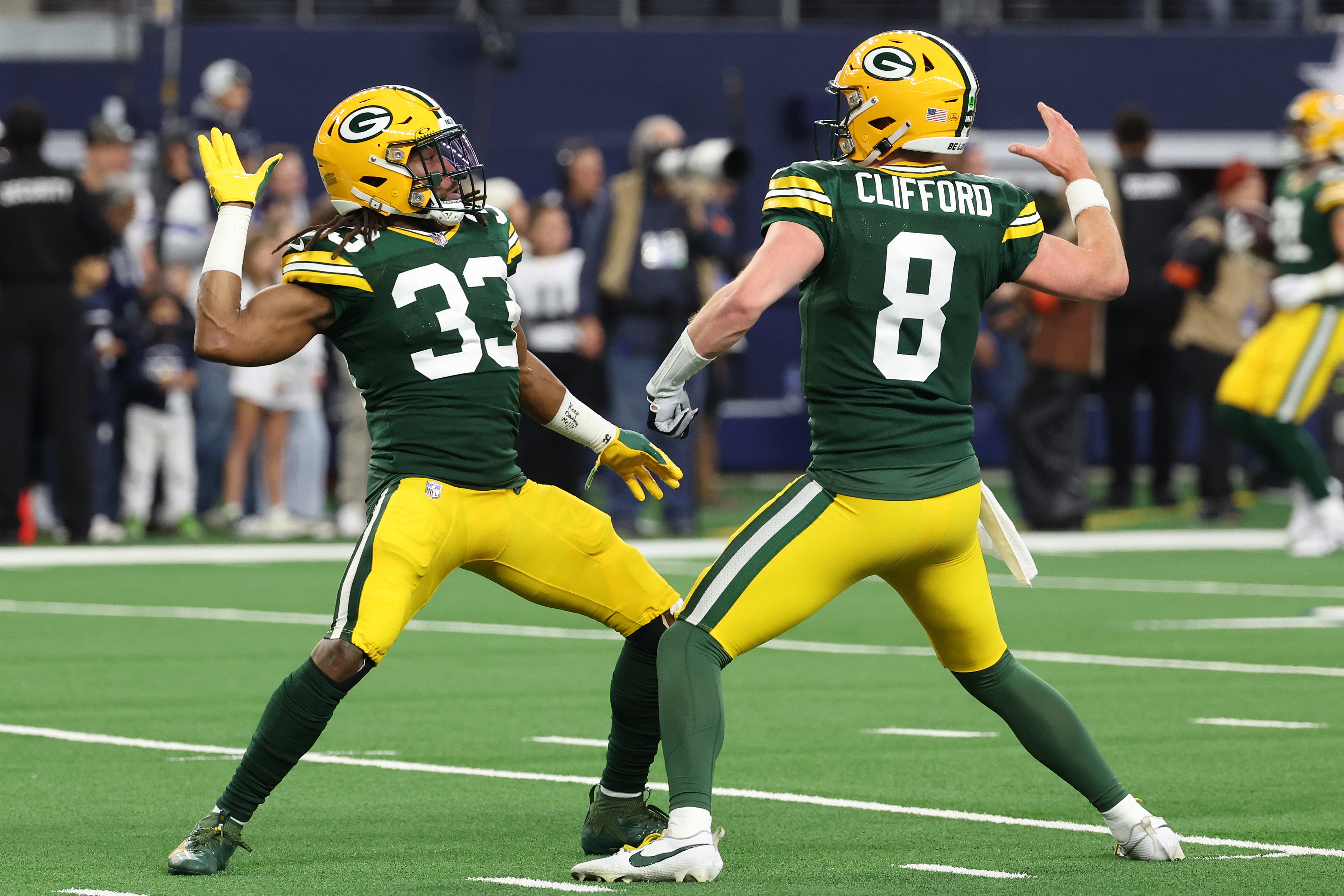 Green Bay Packers Quarterback Sean Clifford Gets Snap in NFC Super Wild ...