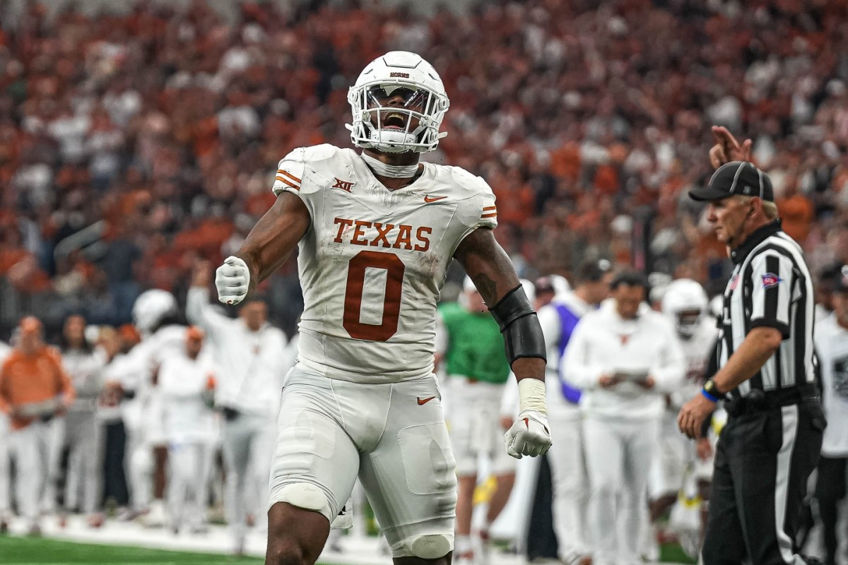 Big 12: Texas Longhorns wide receiver Ja'Tavion Sanders (0) celebrates a catch for a first down against the Oklahoma State Cowboys.
