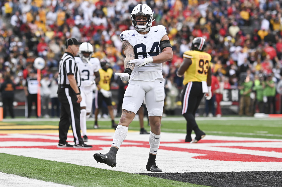 Theo Johnson (84) reacts after catching a shovel pass for a touchdown during the first half against the Maryland Terrapins