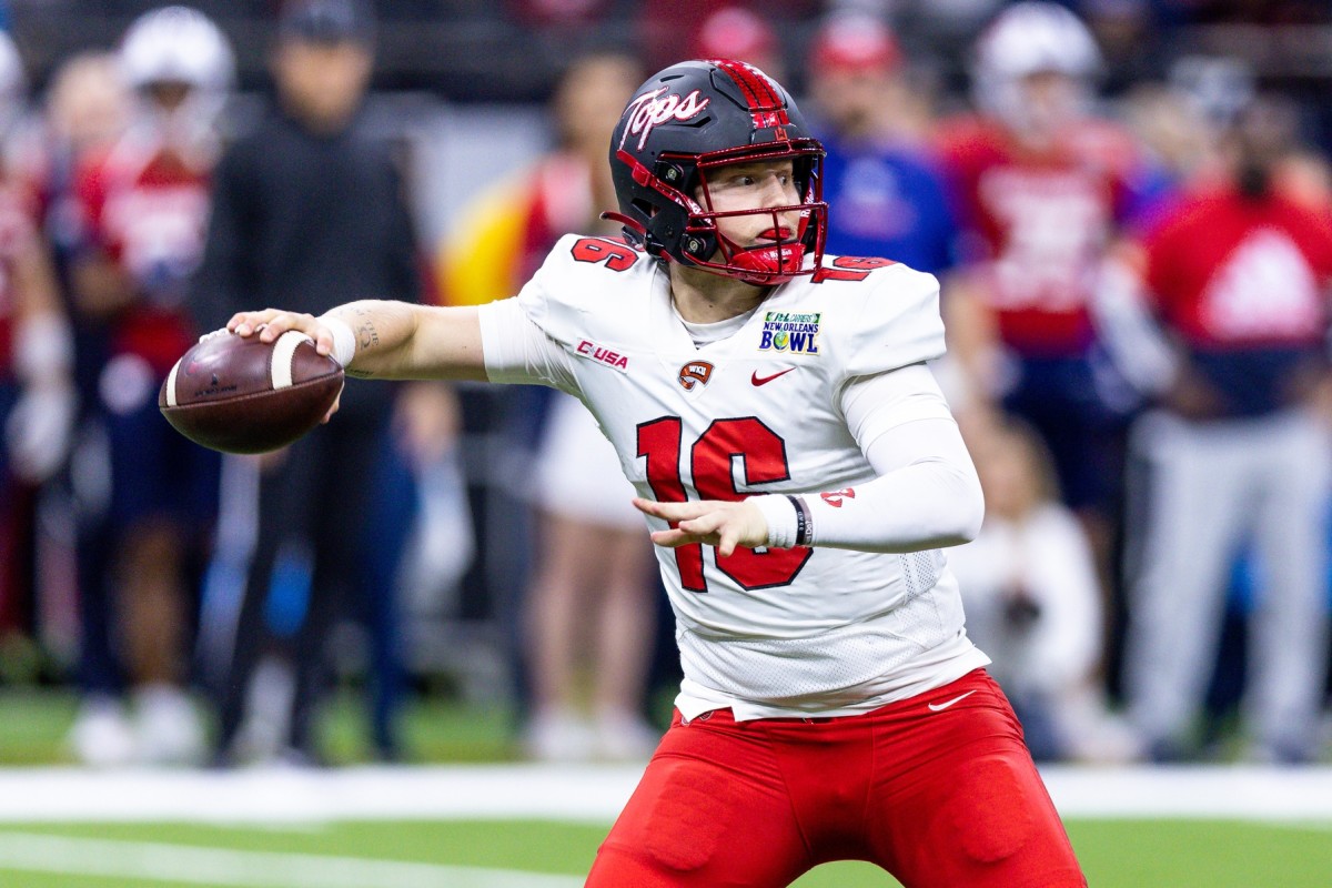 Western Kentucky Hilltoppers quarterback Austin Reed (16) passes against the South Alabama Jaguars during the second half at Caesars Superdome.