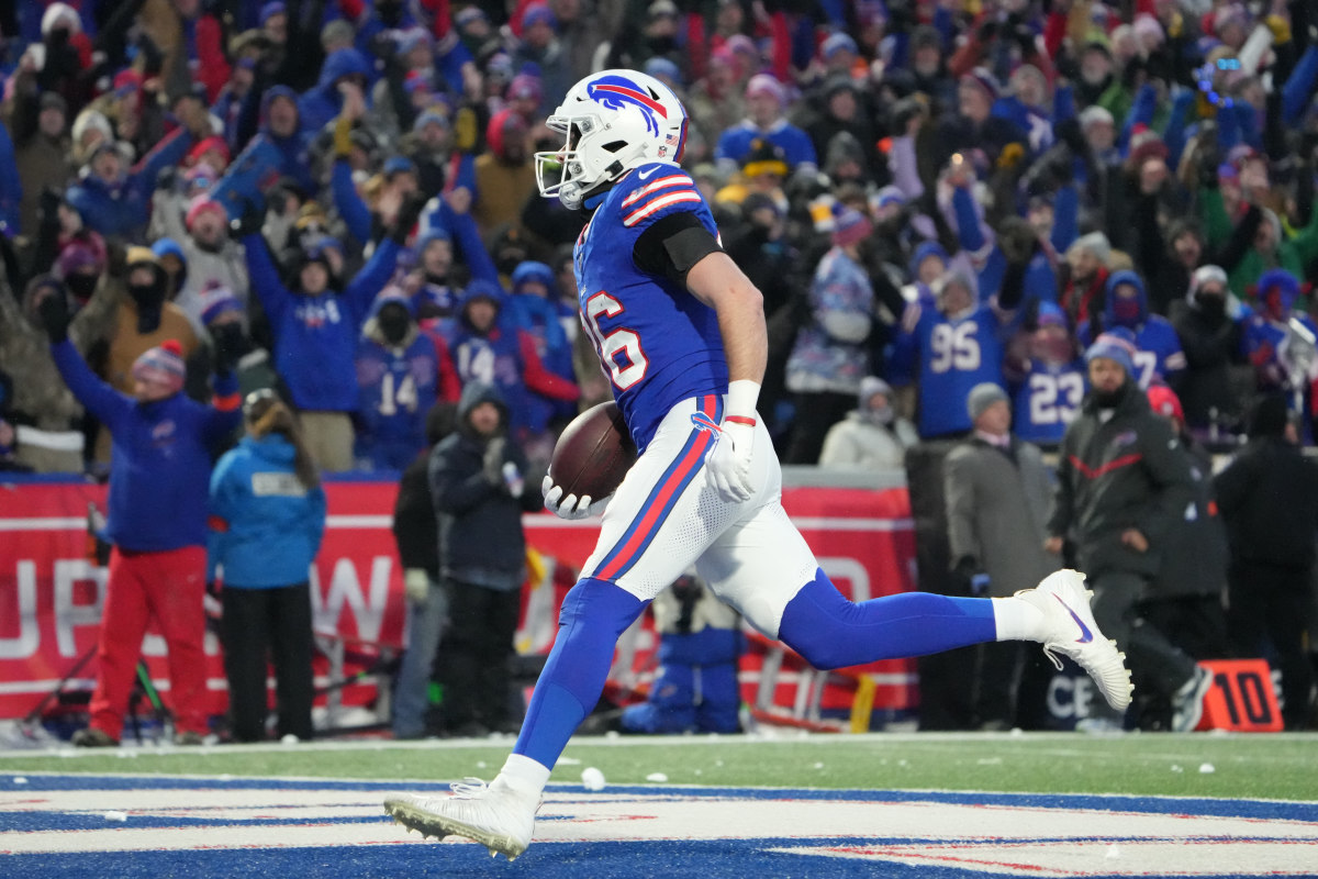 Jan 15, 2024; Orchard Park, New York, USA; Buffalo Bills tight end Dalton Kincaid (86) scores a touch-down in the first half against the Pittsburgh Steelers in a 2024 AFC wild card game at Highmark Stadium. Mandatory Credit: Kirby Lee-USA TODAY Sports Created: