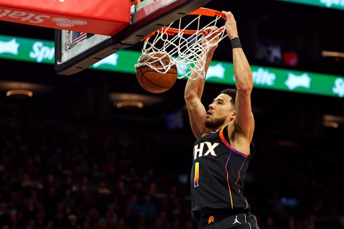 Phoenix Suns guard Devin Booker (1) dunks the ball during the first quarter against the Sacramento Kings at Footprint Center.