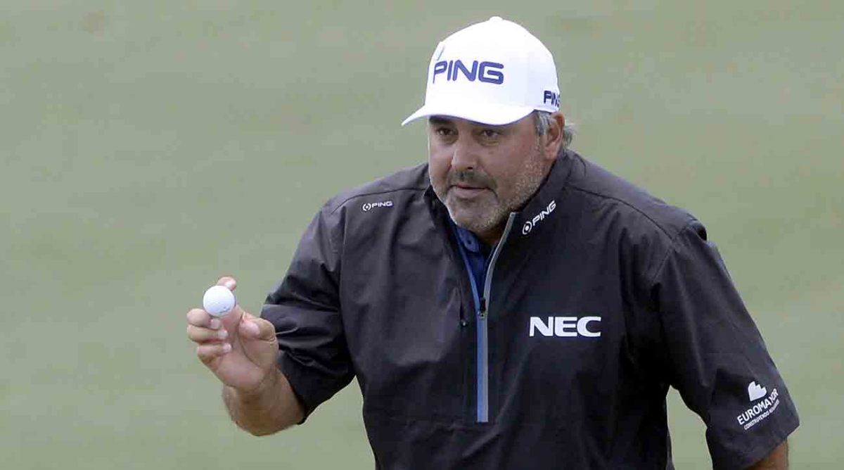 Angel Cabrera reacts after making a putt at the 2016 Masters.
