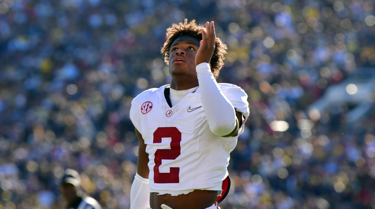 Alabama defensive back Caleb Downs gestures towards the sky during the Rose Bowl against Michigan.