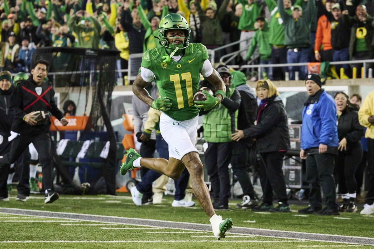 The Las Vegas Raiders could benefit from a versatile receiving threat like wide receiver Troy Franklin from Oregon.