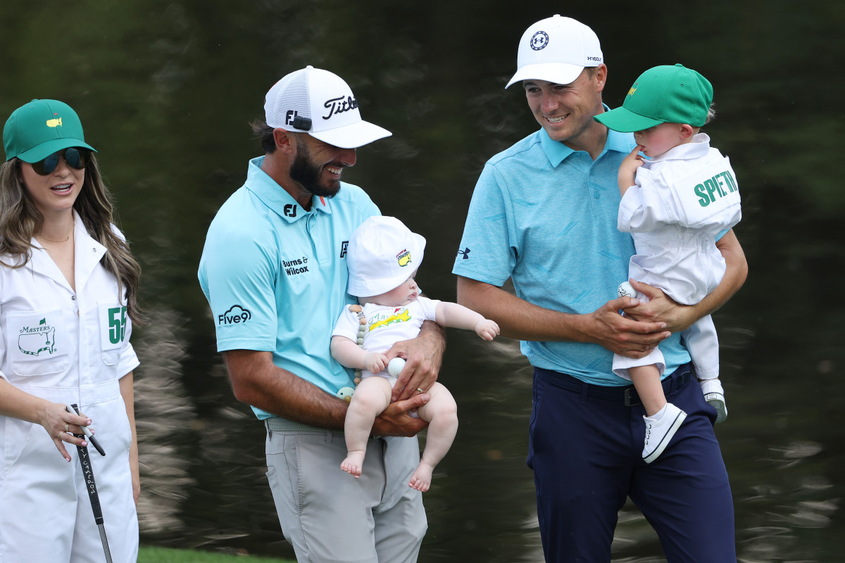Homa and Spieth hold their sons, Cam and Sammy, on at the Masters Par 3 contest.
