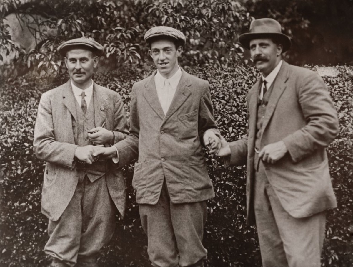 Can you spot the player in this photo who is not a member of the World Golf Hall of Fame? Ted Ray (right), with Harry Vardon (left) and Francis Ouimet at the 1913 U.S. Open, belongs in golf’s shrine, Alex Miceli contends. 