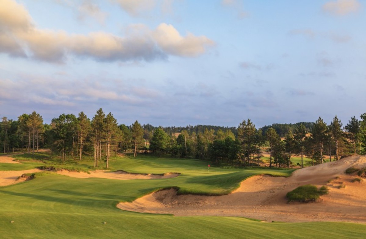 David McLay Kidd's Mammoth Dunes was an acclaimed hit upon its opening in 2018. 