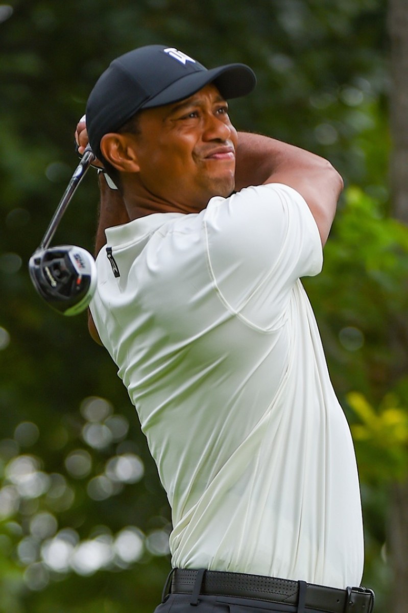 Tiger Woods shows how to win with ease again on the PGA Tour, providing some buzz for next month’s Presidents Cup. 