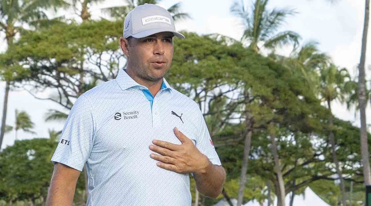 Gary Woodland reacts while walking off the 18th hole during the second round of the 2024 Sony Open in Hawaii at Waialae Country Club.