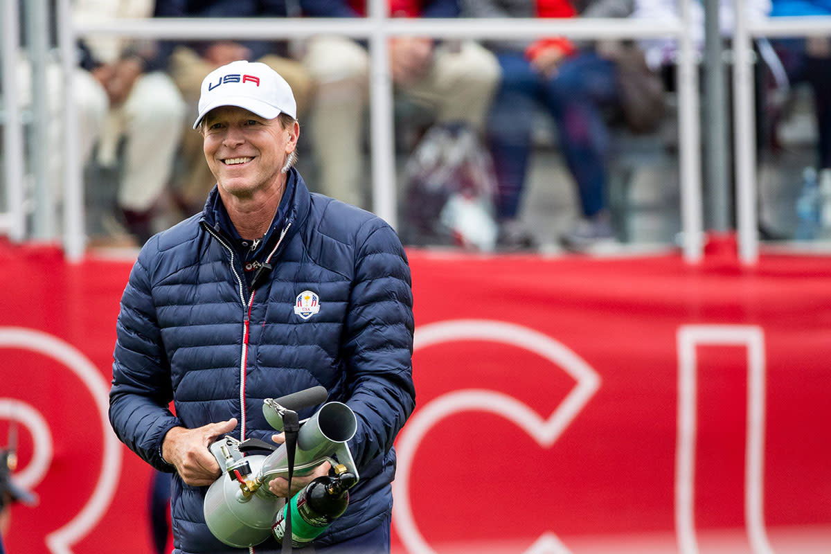 Steve Stricker holds a T-shirt "cannon" at the 2021 Ryder Cup.