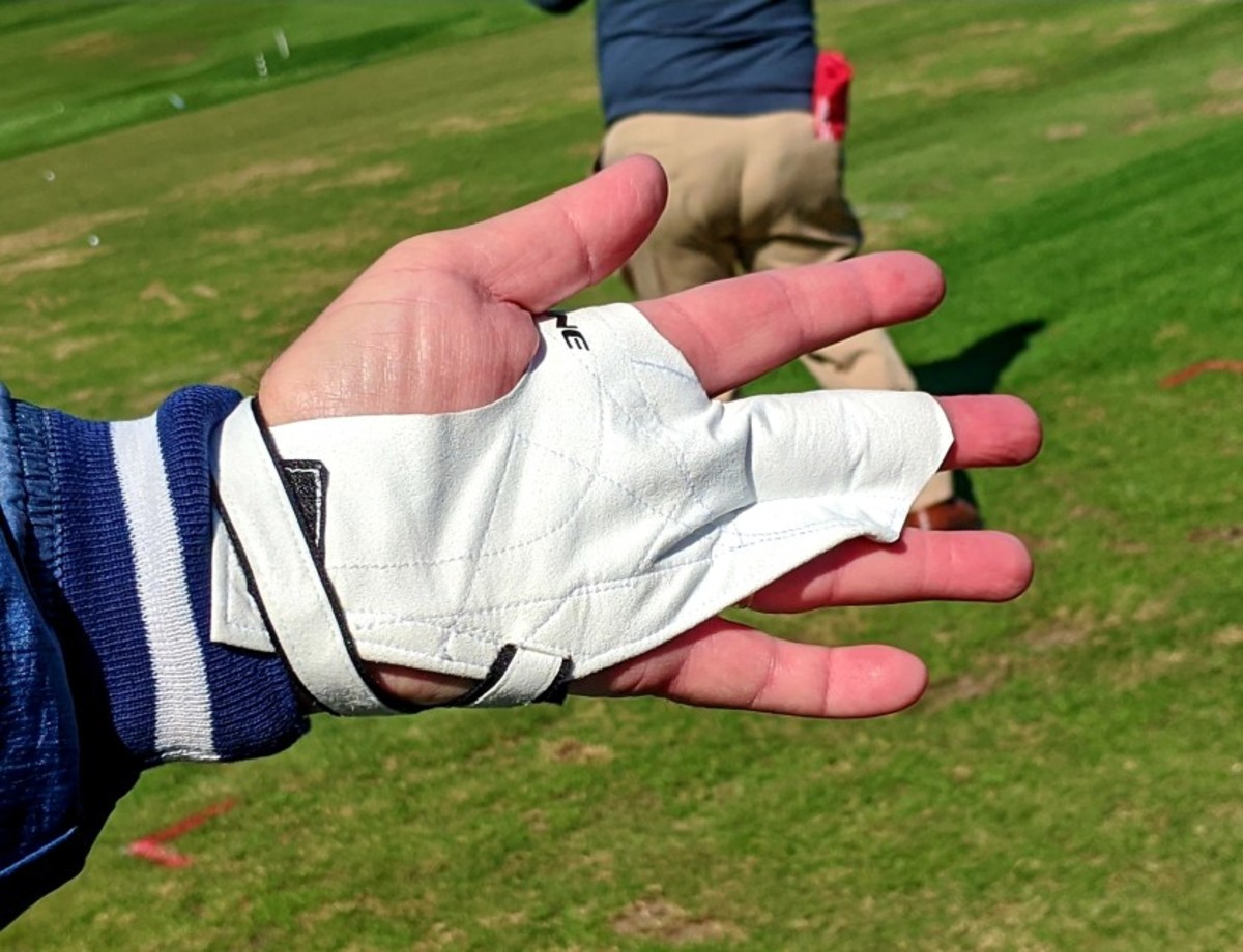 Made of suede, the single-finger The One golf glove covers the middle finger and majority of the palm, allowing for greater breathability without reducing the feel of a traditional golf glove. 
