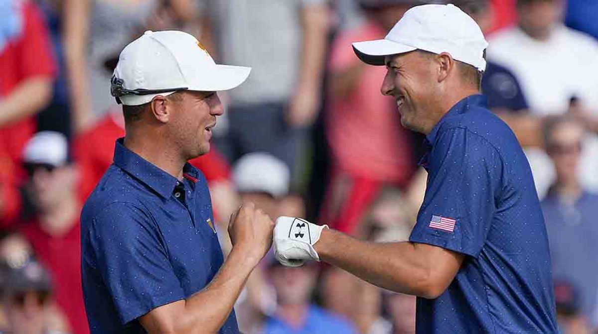 Justin Thomas (left) and Jordan Spieth share a fist bump on Saturday at the 2022 Presidents Cup.