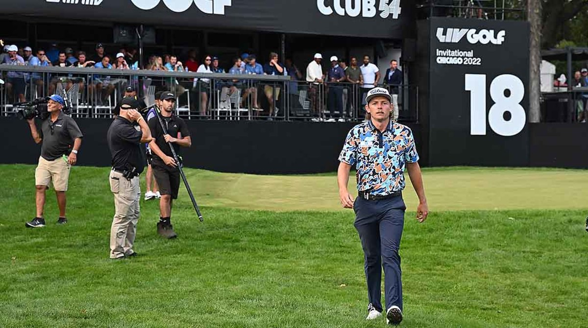 Cameron Smith walks off the 18th green during the second round of the 2022 LIV Golf Invitational Chicago.