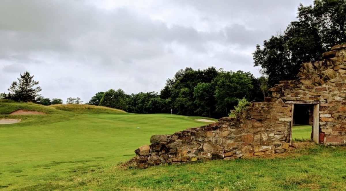 The stone ruins frame the No. 1 fairway at Raven’s Claw in Valley Forge, Pa.