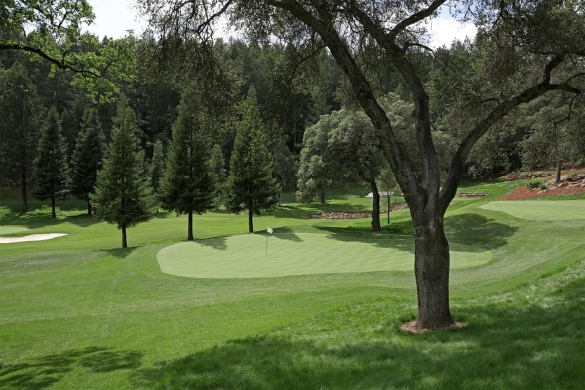 Meadowood Golf Course's sixth hole can play as a 117-yard par 3 or a 254-yard par 4, depending on whether the upper or lower green is in play. 