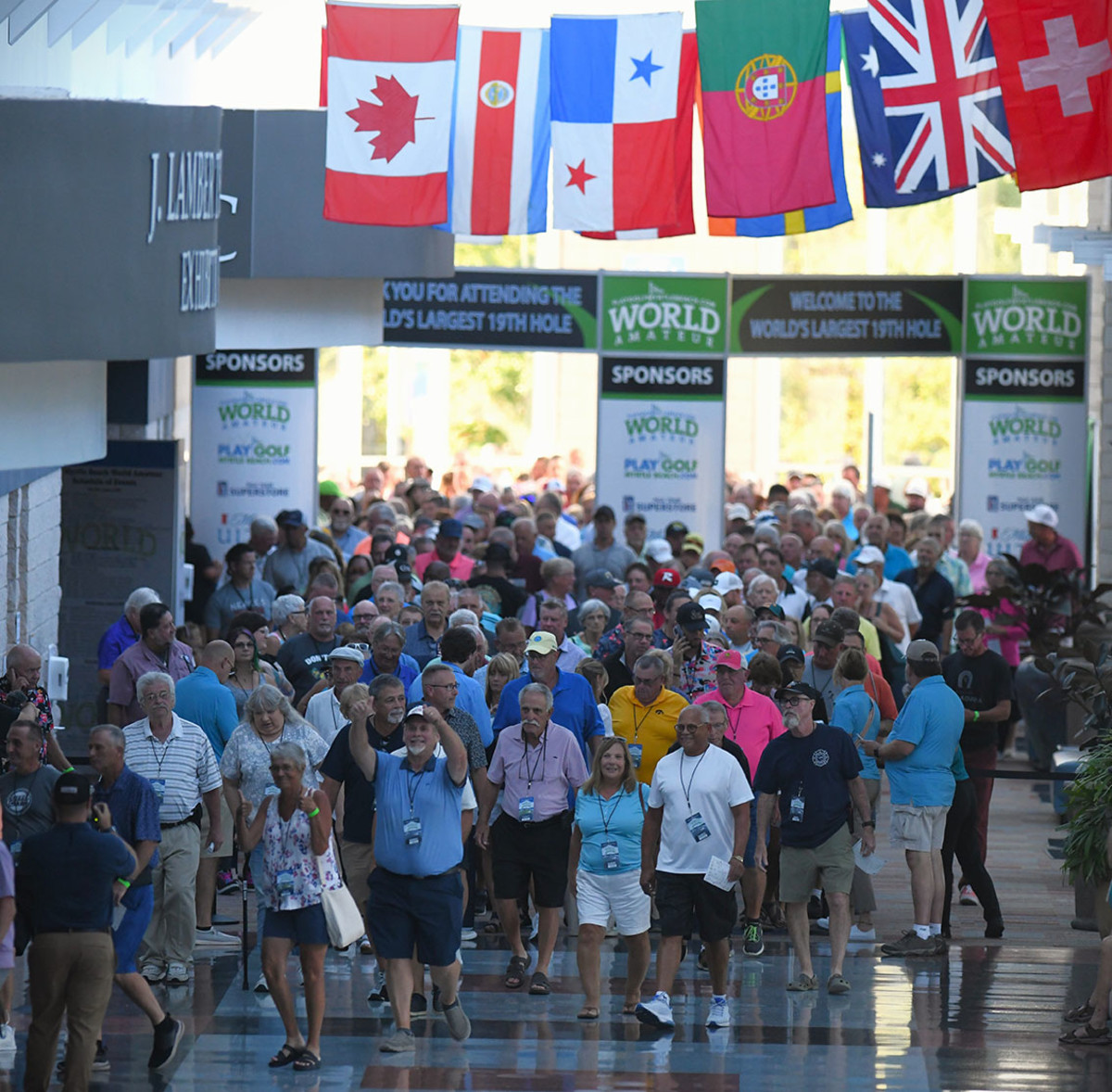 Players crowd into the World's Largest 19th Hole at the 2023 Myrtle Beach World Amateur.