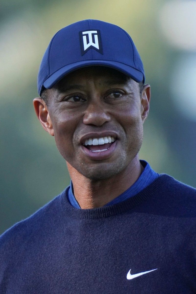 With only 6 weeks until the PGA Tour heads to Augusta National and the Masters, Tiger Woods relives his historic 2019 victory.