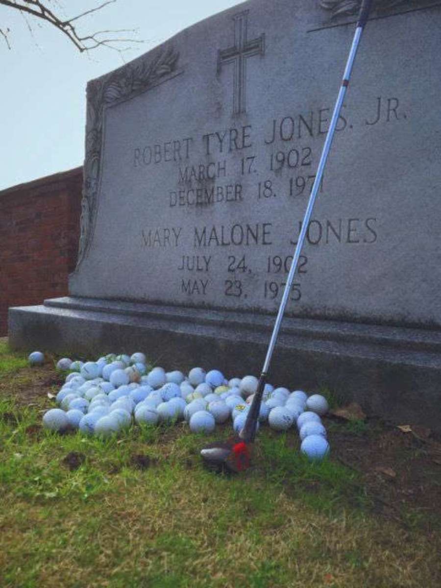 COURTESY OF HISTORIC OAKLAND CEMETERY  The Atlanta gravesite of golfer Bobby Jones and his wife attracts thousands of visitors and their token offerings annually.